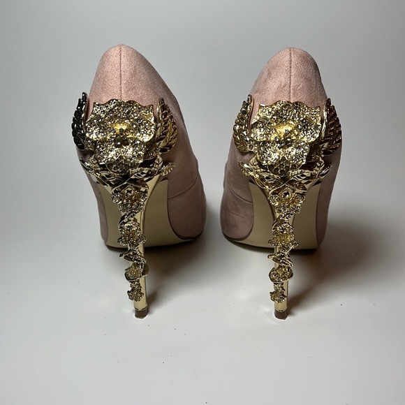 Neutral/pink suede heels with gold design - Picture 3 of 6